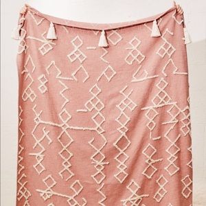 Urban Outfitters Geo Tufted Tassel Throw in rose